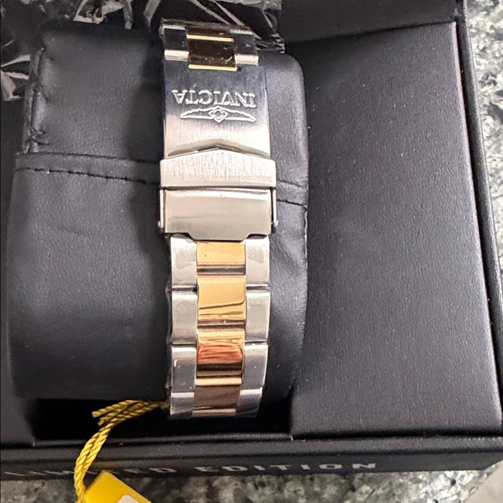 Invicta Two-Tone Gold and Silver Mickey Mouse Ladies Watch brand new - Picture 5 of 9